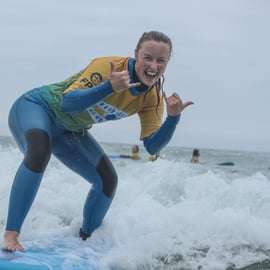 Szkoła surfingu w Portugalii: Lekcje surfingu w Costa da Caparica