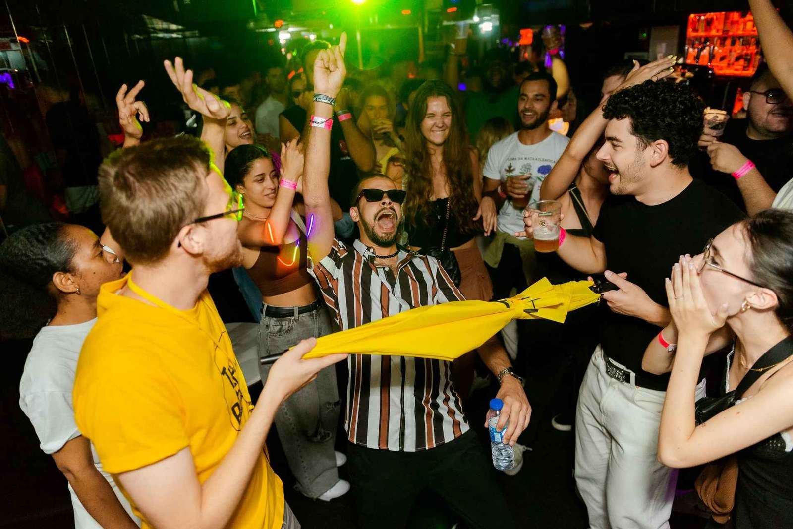 Lizbona: Pub Crawl z otwartym barem, shotami i wstępem do klubu VIP