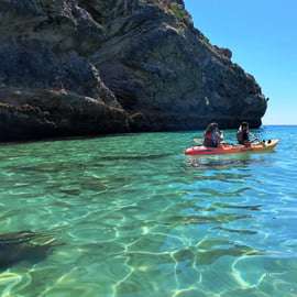 Sesimbra: plaża Ribeiro Cavalo, jaskinie i wycieczka kajakiem Arrábida