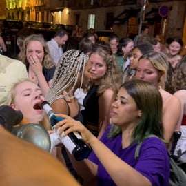 Pub Crawl w Lizbonie: Nielimitowane drinki, shoty i wejście do klubu V.I.P.