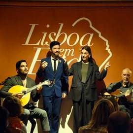 Lizbona: wieczorny kameralny pokaz muzyki fado na żywo z winem porto