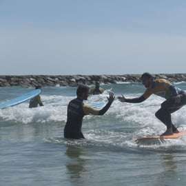 Szkoła surfingu w Portugalii: Lekcje surfingu w Costa da Caparica