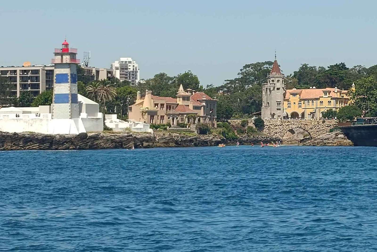 Sekrety wybrzeża Cascais: 90-minutowy rejs z bezpłatnymi napojami
