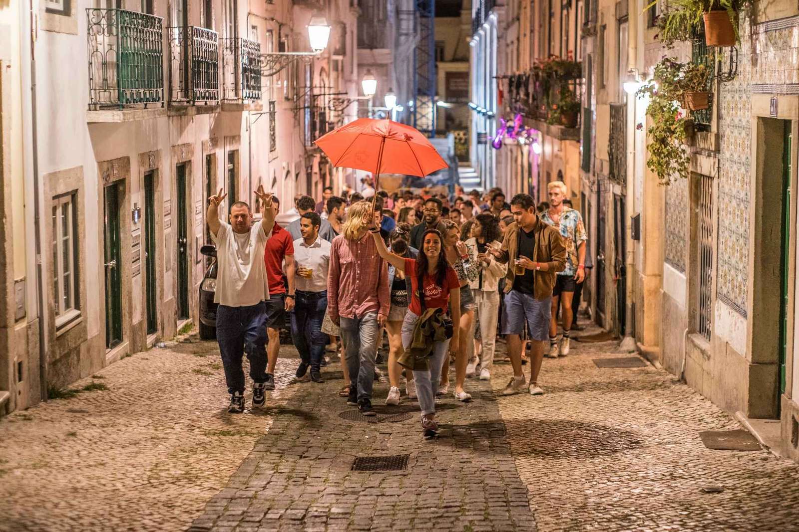 Lizbona: Pub Crawl z otwartym barem i wstępem do klubu VIP