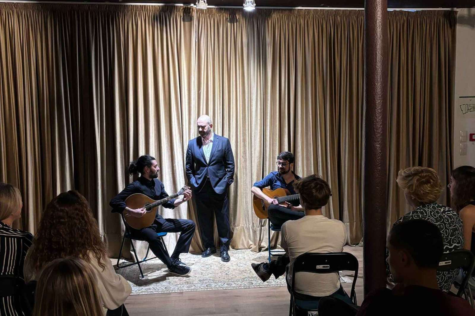 Lizbona: Koncert fado na żywo w historycznej dzielnicy Alfama z winem porto