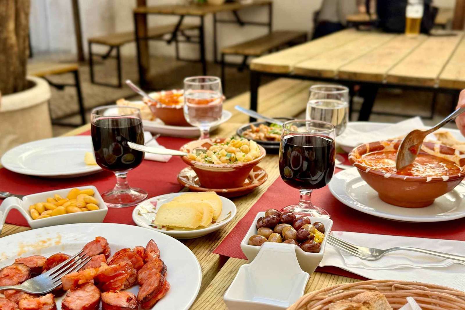 Lizbona: Wycieczka kulinarna dla smakoszy (18+), degustacje i lokalne wina