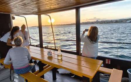 Cascais: Rejs o zachodzie słońca do Lizbony z otwartym barem