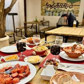 Lizbona: Wycieczka kulinarna dla smakoszy (18+), degustacje i lokalne wina