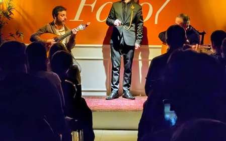 Lizbona: wieczorny kameralny pokaz muzyki fado na żywo z winem porto