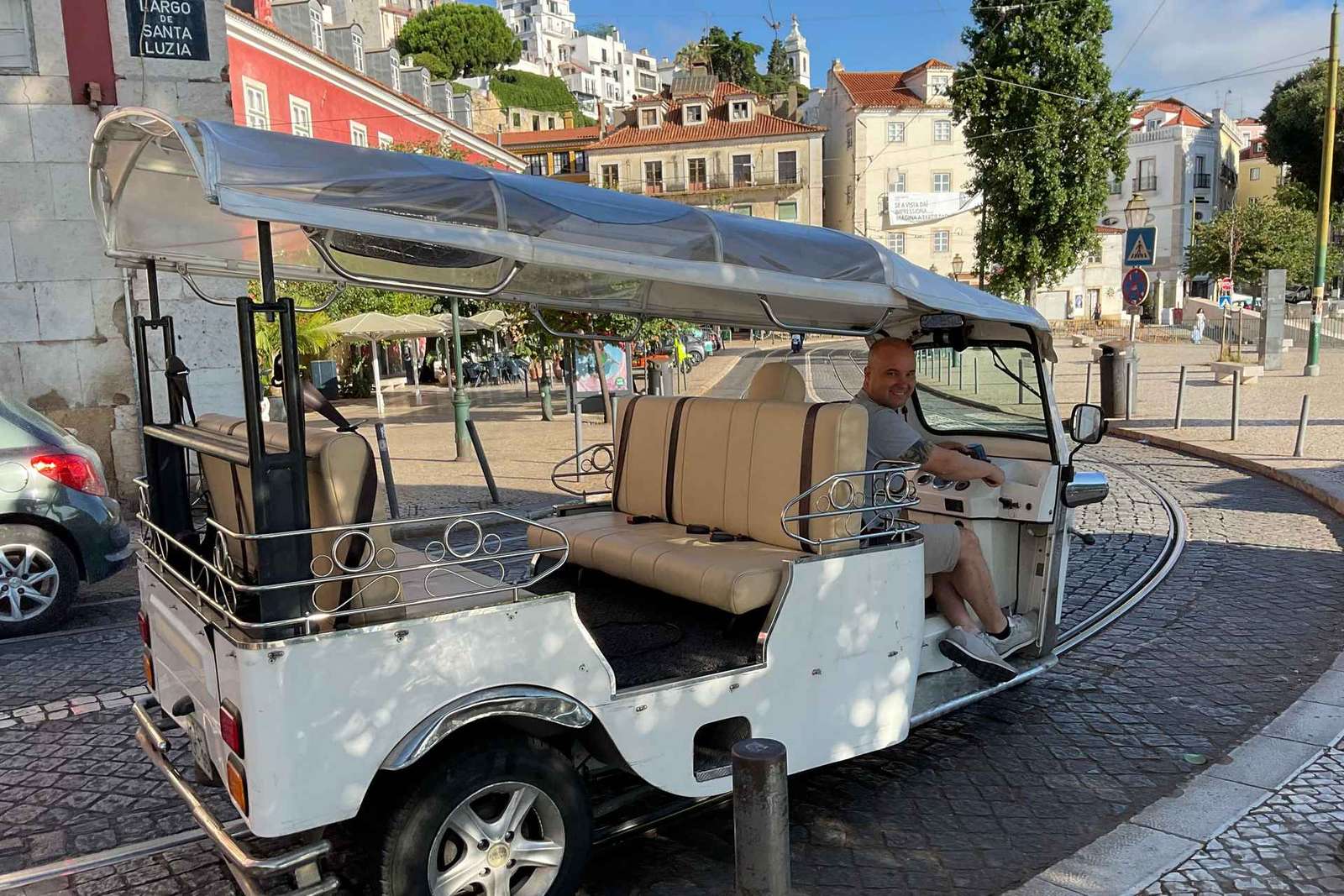 Lizbona: 2-godzinna wycieczka TukTuk z bezpłatnym odbiorem