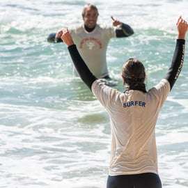 Ericeira: Grupowa lekcja surfingu z lokalnymi instruktorami