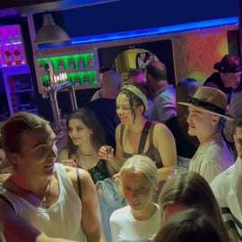 Pub Crawl w Lizbonie: Nielimitowane drinki, shoty i wejście do klubu V.I.P.