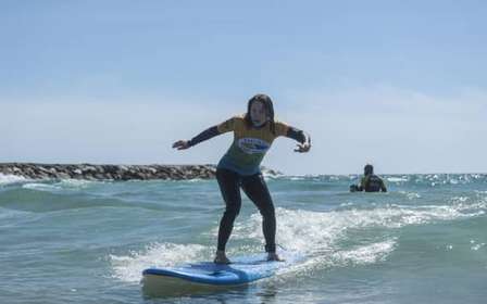 Szkoła surfingu w Portugalii: Lekcje surfingu w Costa da Caparica