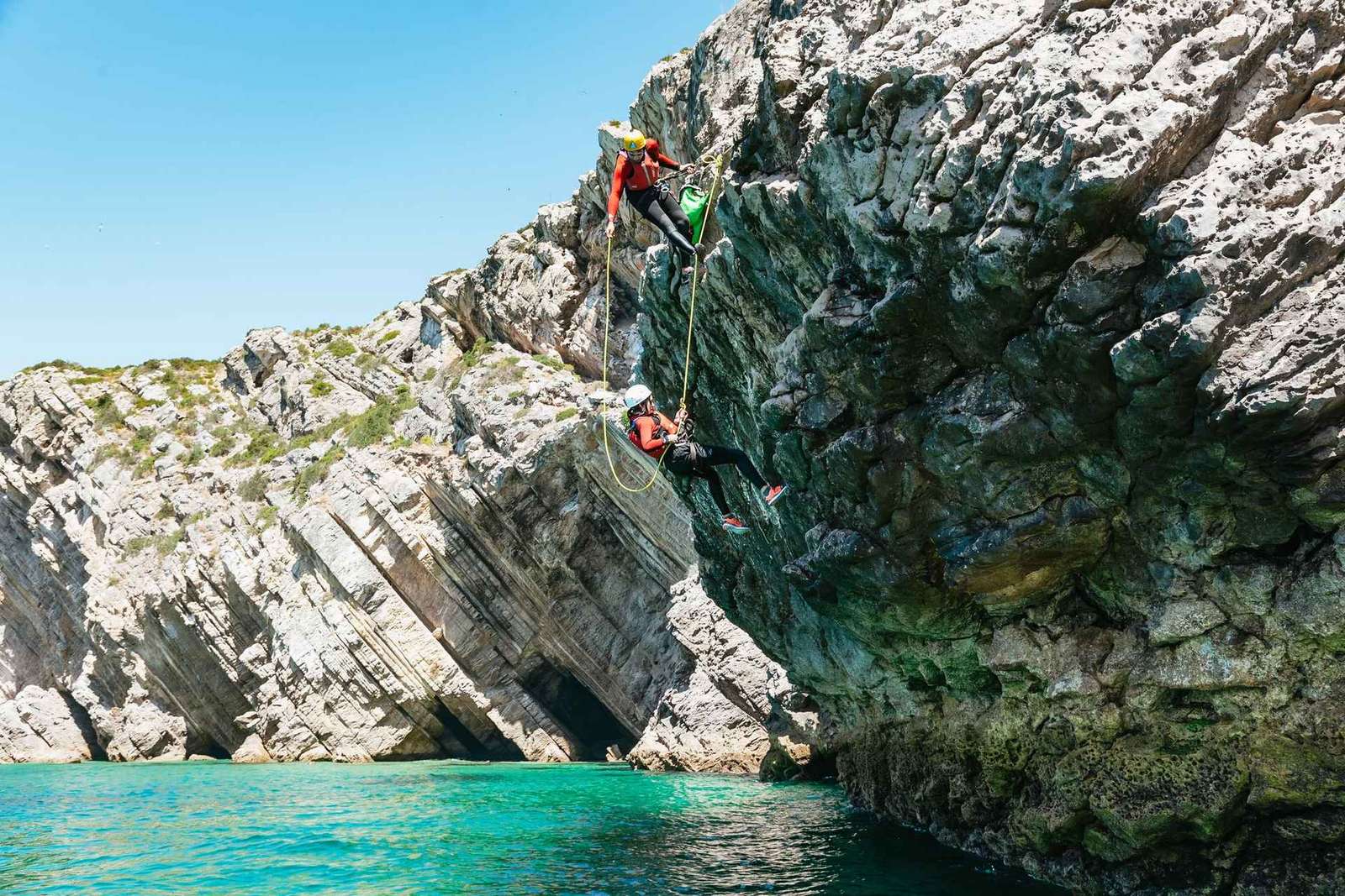 Lizbona: Sesimbra/Arrábida Natural Park Coasteering Adventure